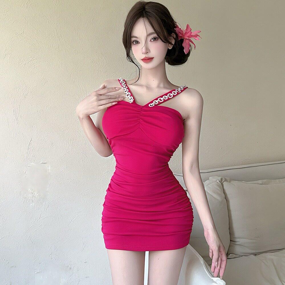 千金风黑色挂脖连衣裙女装夏季重工镶钻性感纯欲风包臀名媛连衣裙