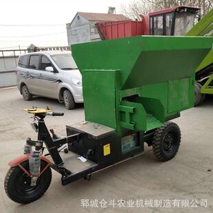 全自动撒料车价格养殖场拌料撒料一体车秸秆饲料拌料车