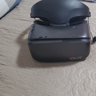 比比看:爱奇艺vr好还是暴风vr眼镜好呢?选错后悔了?