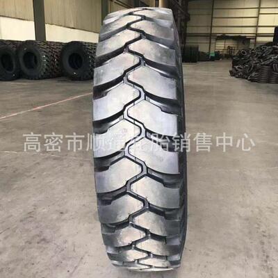 矿用宽体自卸车轮胎13.00/14.00-251300/1400-24-25出口轮胎