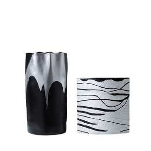 条纹黑白奢北欧水墨极树脂轻摆件现代简样板间家居手绘花瓶装 饰品