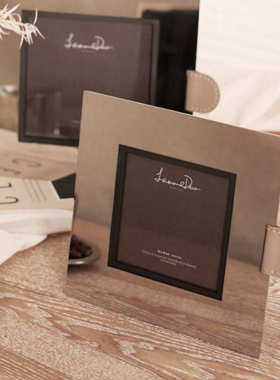 摆件现代轻高端装饰品书房不锈钢相框书桌床头柜奢书架创意办公桌