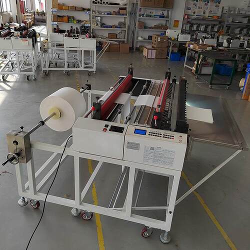 宏展全自动绝缘纸裁切机 不干胶无纺布皮革切断机 铜箔铝箔切割机