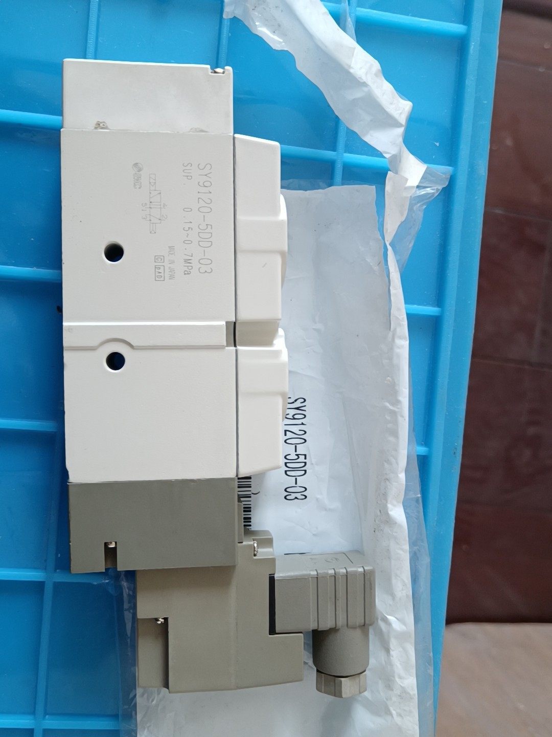 日本SMC电磁阀SY9120-5DD-03全新正品现货一个，