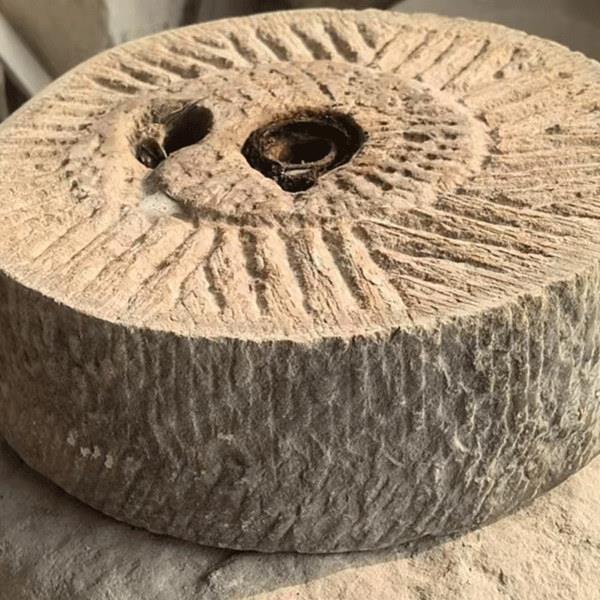 石雕圆形老旧石磨家用镇宅磨盘手工老磨片农村旧石材老式整套石墨