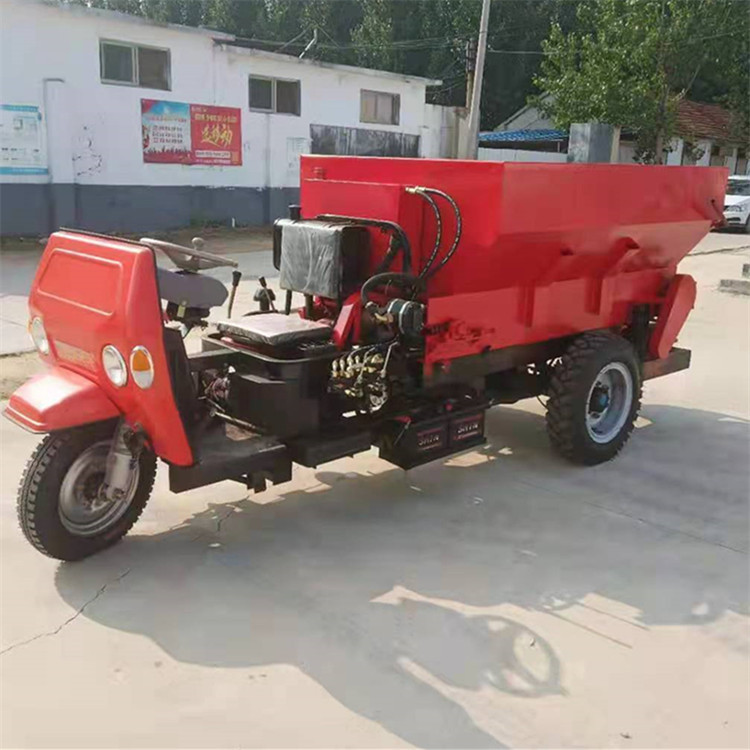 32马力干湿两用撒粪车乘坐式干湿两用有机肥撒粪车大棚撒粪车