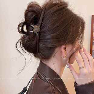 巧克力棕爱心头发抓夹女高级感2025新款鲨鱼夹后脑勺盘发夹子发饰