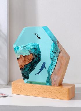 实木树脂灯海洋鲸鱼潜水员家居饰品办公室桌面摆件夜光小夜灯礼品