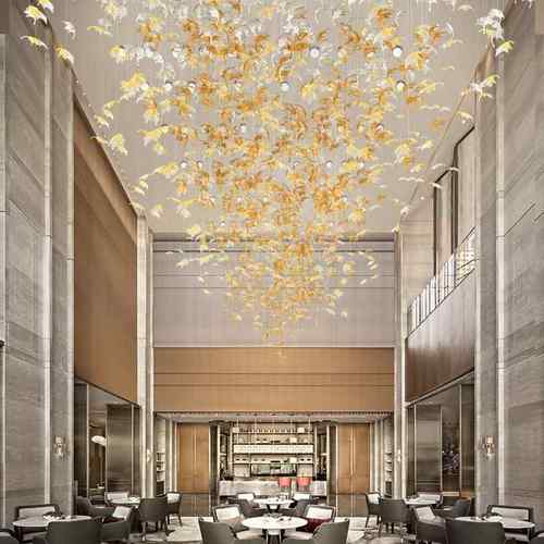 制作非标工程酒店大堂售楼部沙盘水晶枫叶扭叶楼梯大型吊灯创意