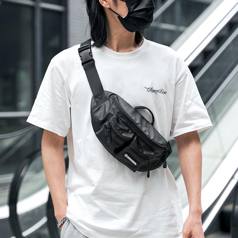 现货斜挎包男士潮流轻便胸包机车骑行通勤邮差包小包背包男包