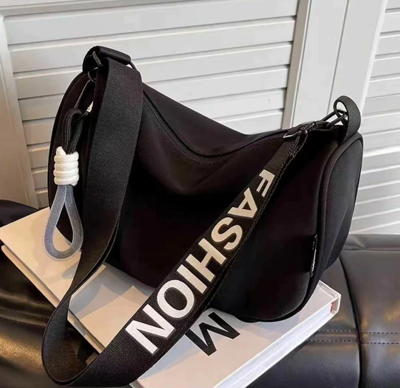 FASHION字母帆布包大容量斜挎包运动健身包旅行包