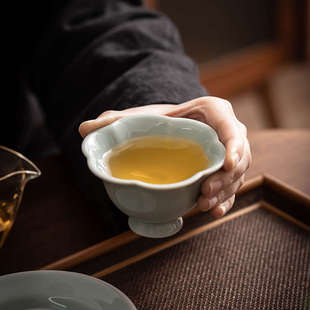 茶盏陶瓷品茗杯仿宋影青葵口茶盏品茗杯莲花纹盏主人杯 中式