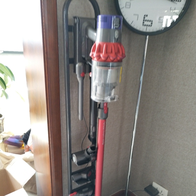 开箱评测Dyson戴森V10 Fluffy家用手持无绳吸尘器看质量怎么样