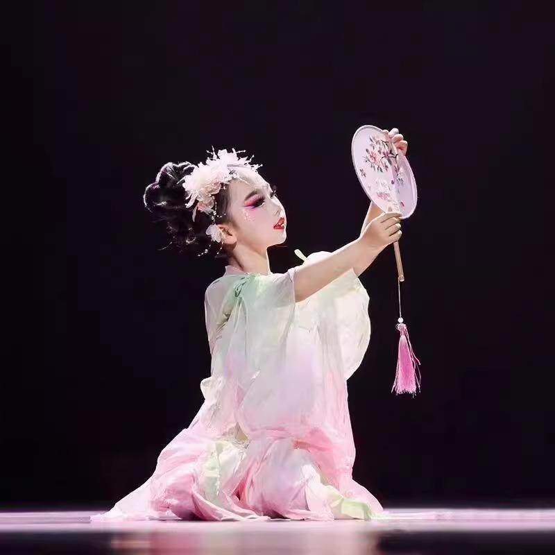 高档儿童古典舞演服的，桃枝表，暖花开似仙中国舞灵儿春同雅纱衣