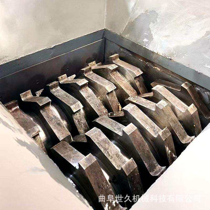 小型400家用双轴撕碎机 瓜果蔬菜冻肉骨头塑料饮料瓶垃圾撕碎机