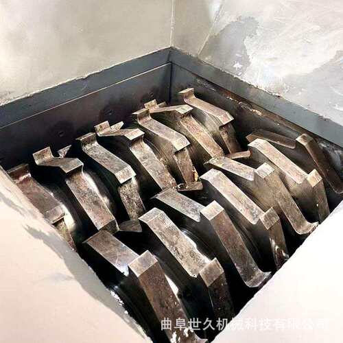 小型400家用双轴撕碎机 瓜果蔬菜冻肉骨头塑料饮料瓶垃圾撕碎机