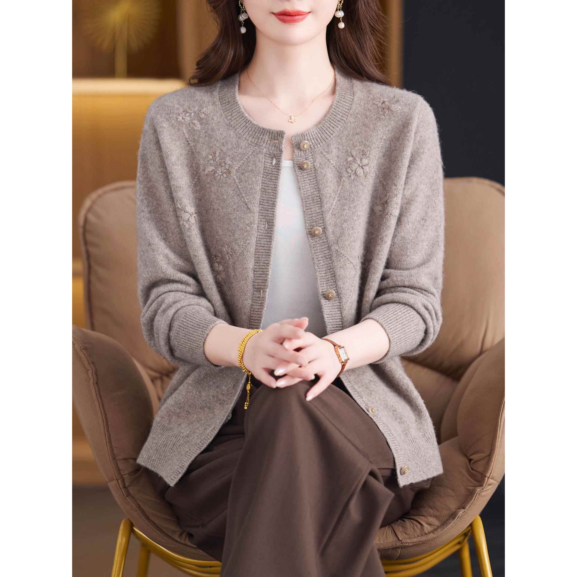 羊毛开衫外套女秋冬2025新款妈妈加厚保暖100%纯羊毛绒针织衫上衣