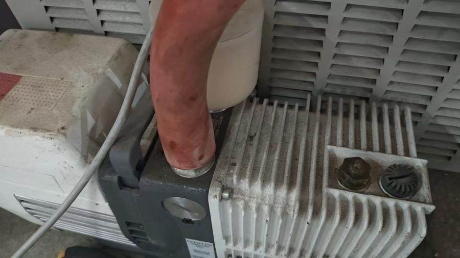 1月8日北京【京械8936】单位淘汰报废处置真空泵一台网络拍卖公告