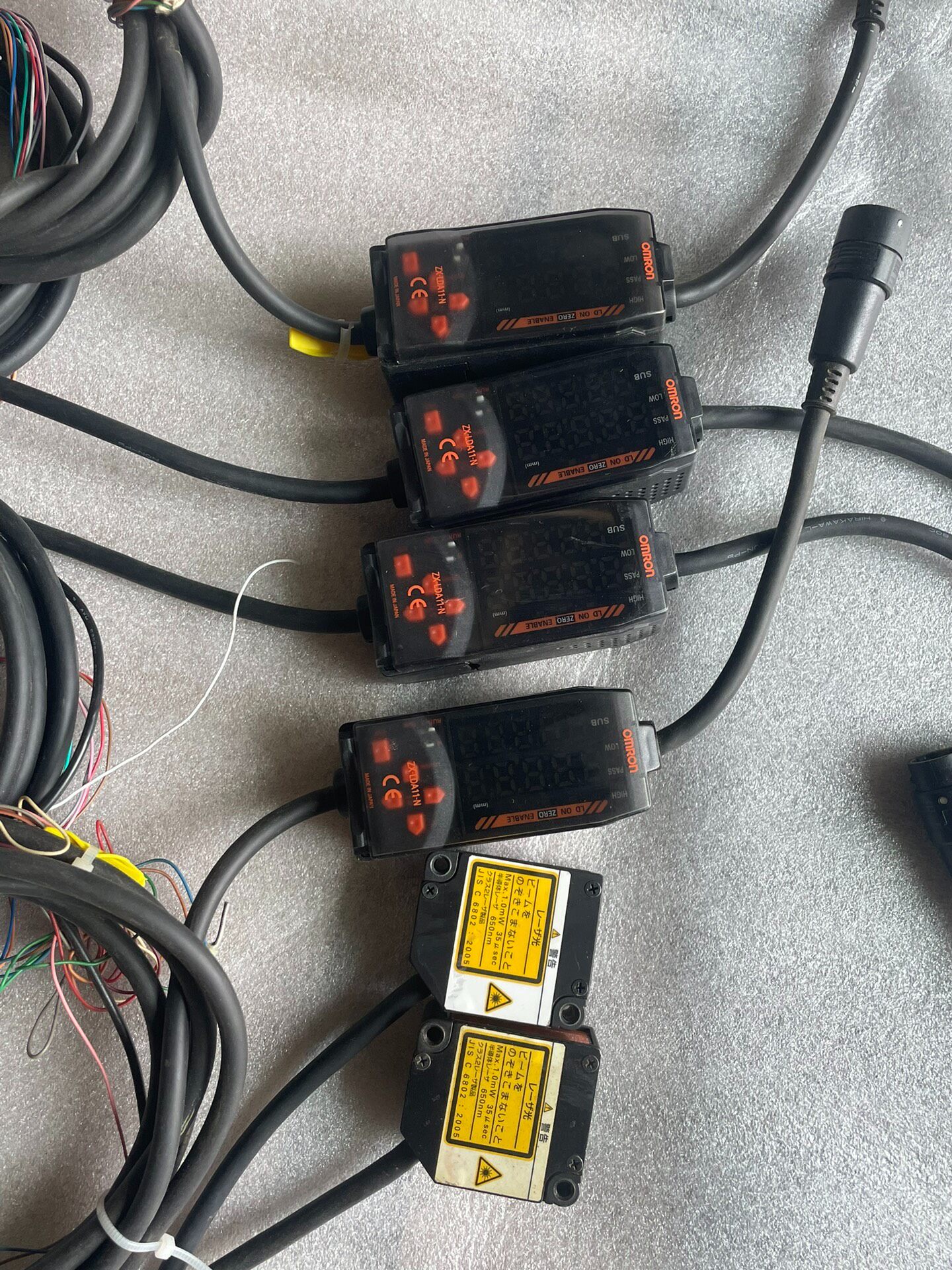 现货供应欧姆龙九成新激光传感器，ZX-LDA11-N,+ZX