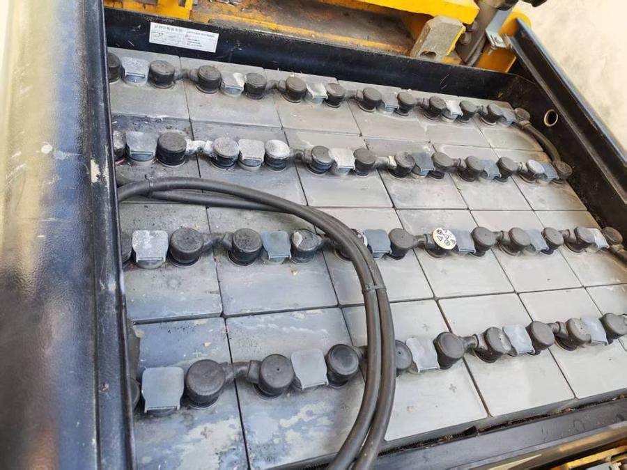 1月11日潍坊装卸设备龙工FB20电动叉车一辆网络拍卖公告