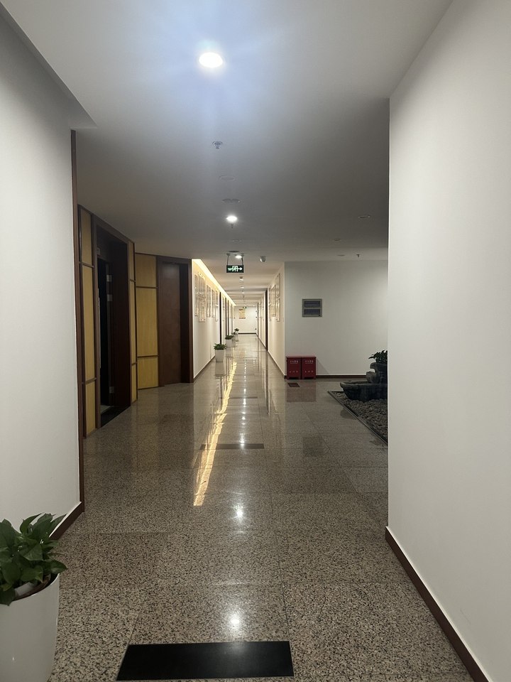 1月8日上海浦东新区工业房地产及内部办公设备等资产网络拍卖公告