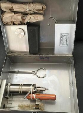 ZNG泥浆固相含量测定仪将泥浆倒入泥浆杯盖上杯盖多余泥浆溢出