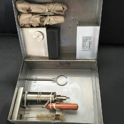 ZNG泥浆固相含量测定仪 将泥浆倒入泥浆杯 盖上杯盖 多余泥浆溢出