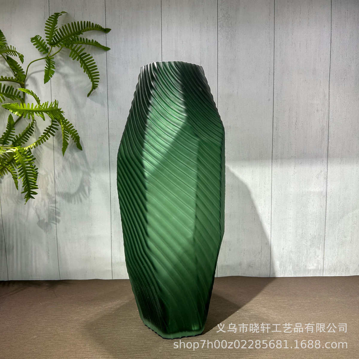 轻奢不规则绿色酒柜设计酒店客厅花瓶摆件样板间欧式高档家居装饰