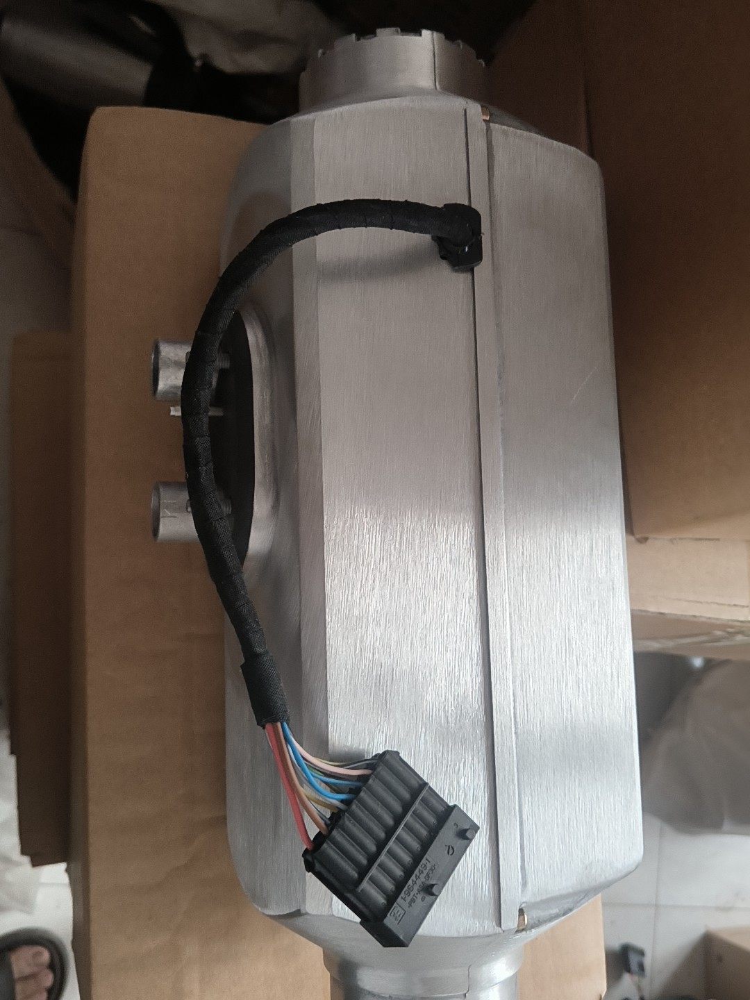 全新的埃贝赫D4柴暖。运损机外壳碰坏了。换的国产铝外壳。24