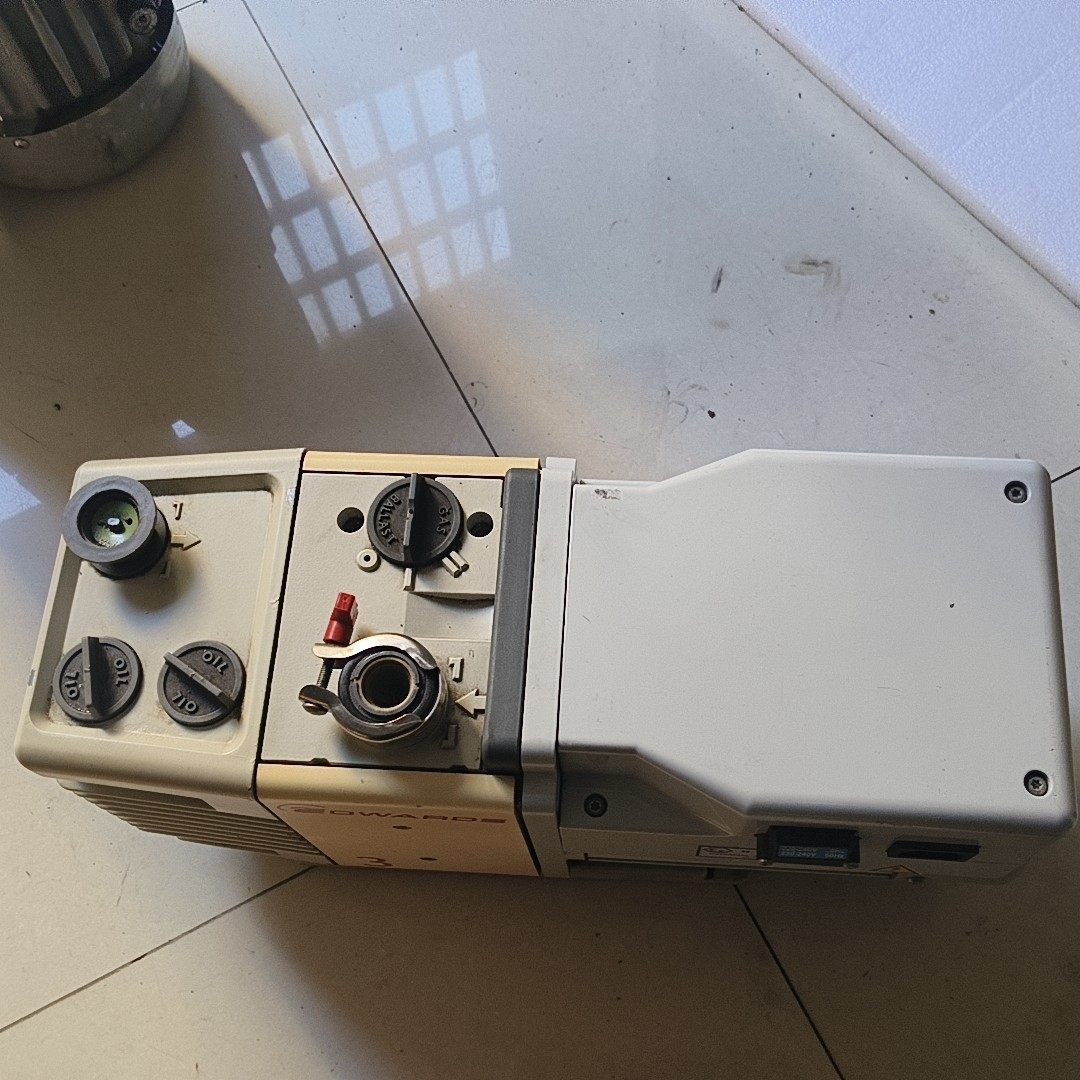 爱德华真空泵RV3，A65201903真空度好，通电功能正常