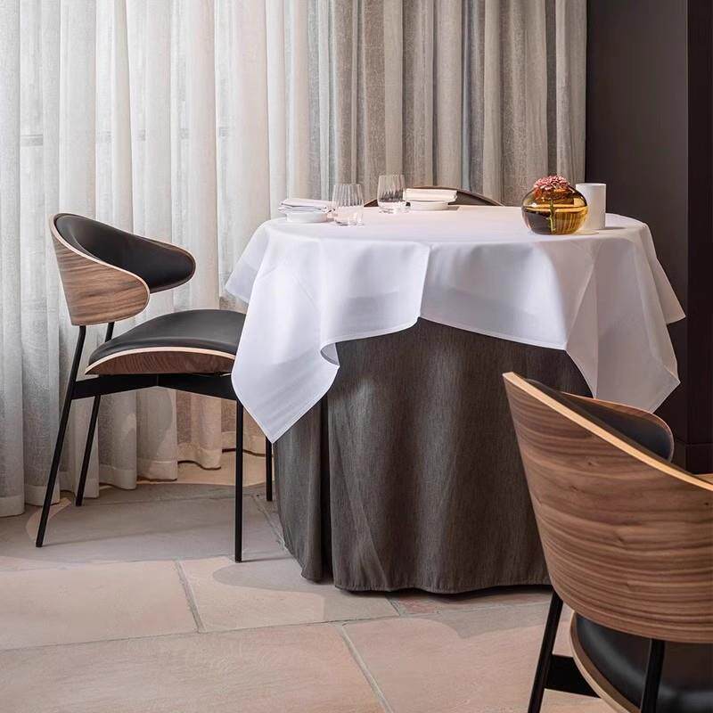 现代简约休闲餐厅意式轻奢黑色餐椅家用北欧咖啡厅餐桌伊姆斯椅子