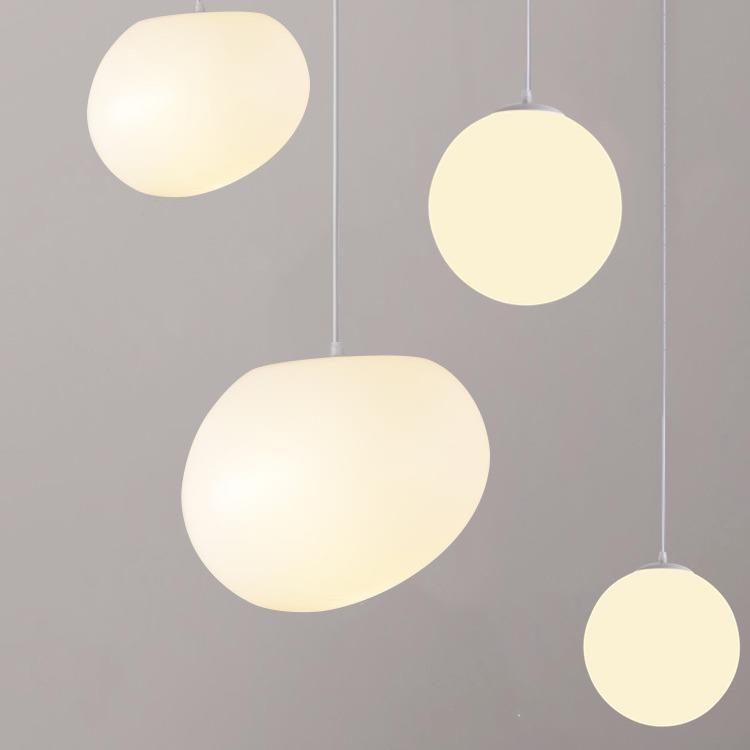 简约奶白圆球形鹅卵石吊灯不易碎PE北欧餐厅复式服装店橱窗商场灯