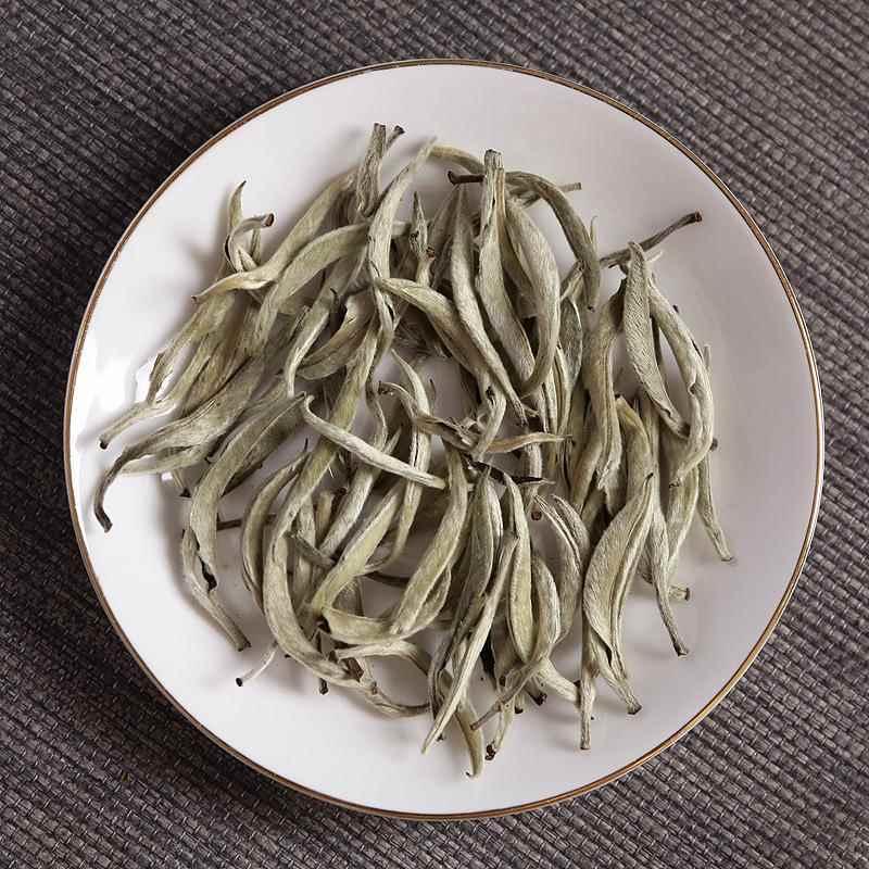 云南白毫银针 2025年月光白单芽 （大芽 ）老树茶 明前春茶