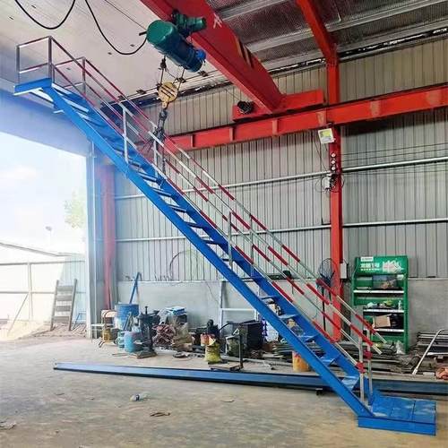 基坑斜梯基坑临时钢结构斜钢梯建筑工地工人上下安全钢梯