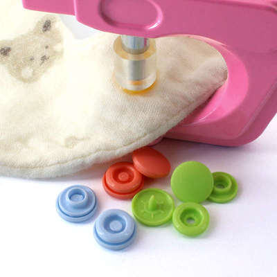 现货批发华联T3T5T8磨砂彩色塑料四合扣童装爬爬服口水巾子母按扣