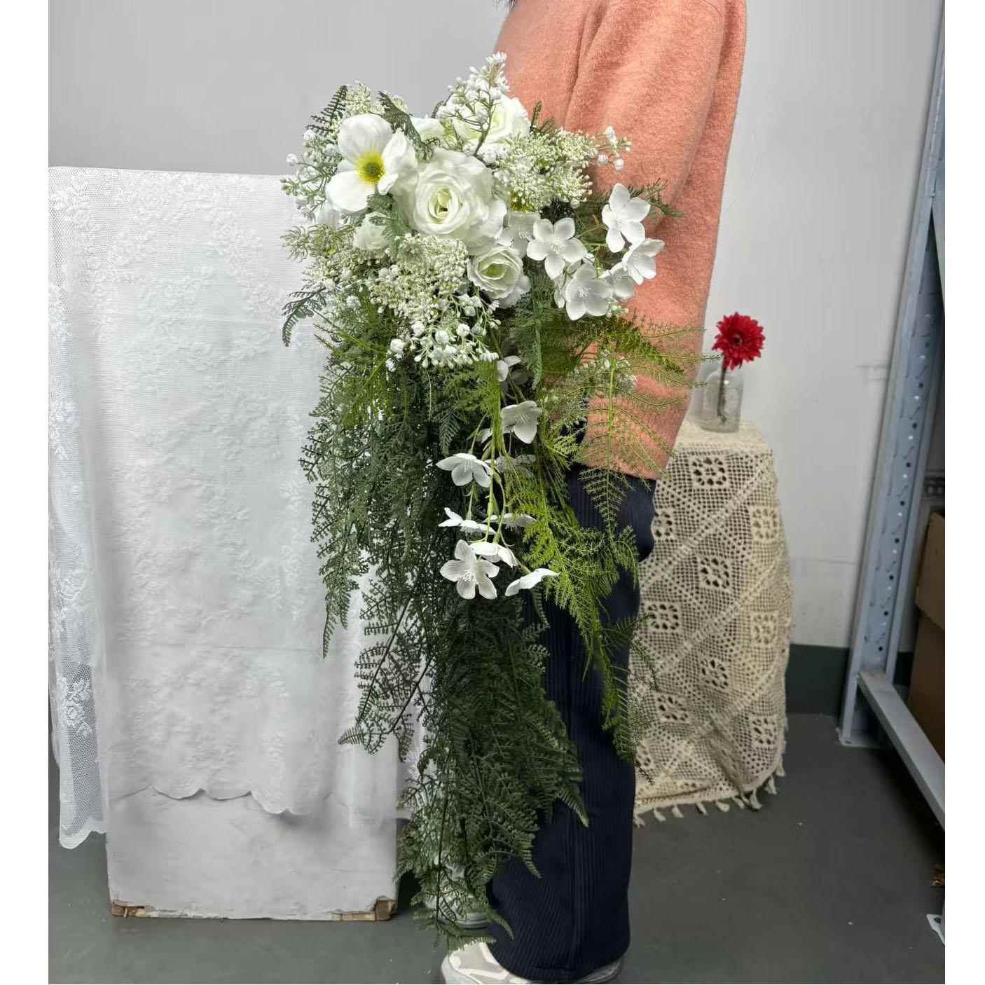 高端瀑布人造花束婚礼新娘摄影工作室摄影道具森林人造花证书花束