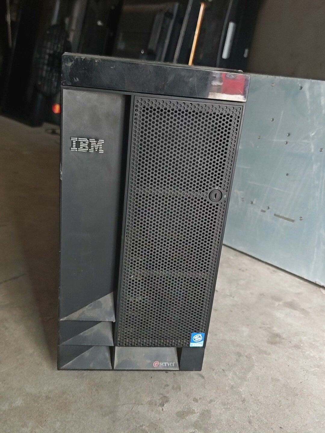 IBM 235服务器如图实物拍的  老服务器配置如图  运费