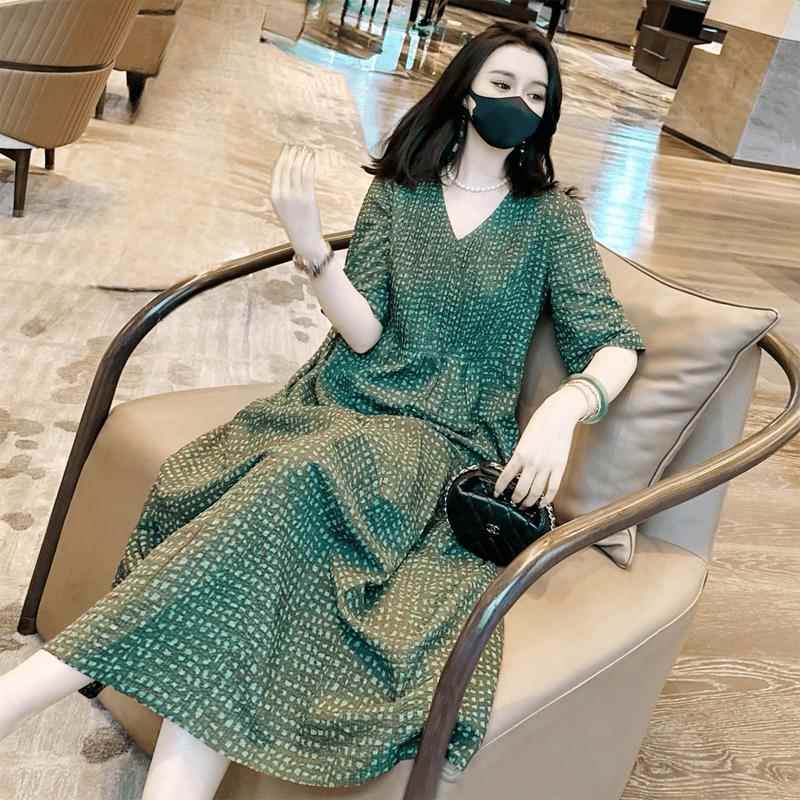 高端轻奢气质V领印花洋装女夏季新款显瘦格子高级感天丝棉长裙