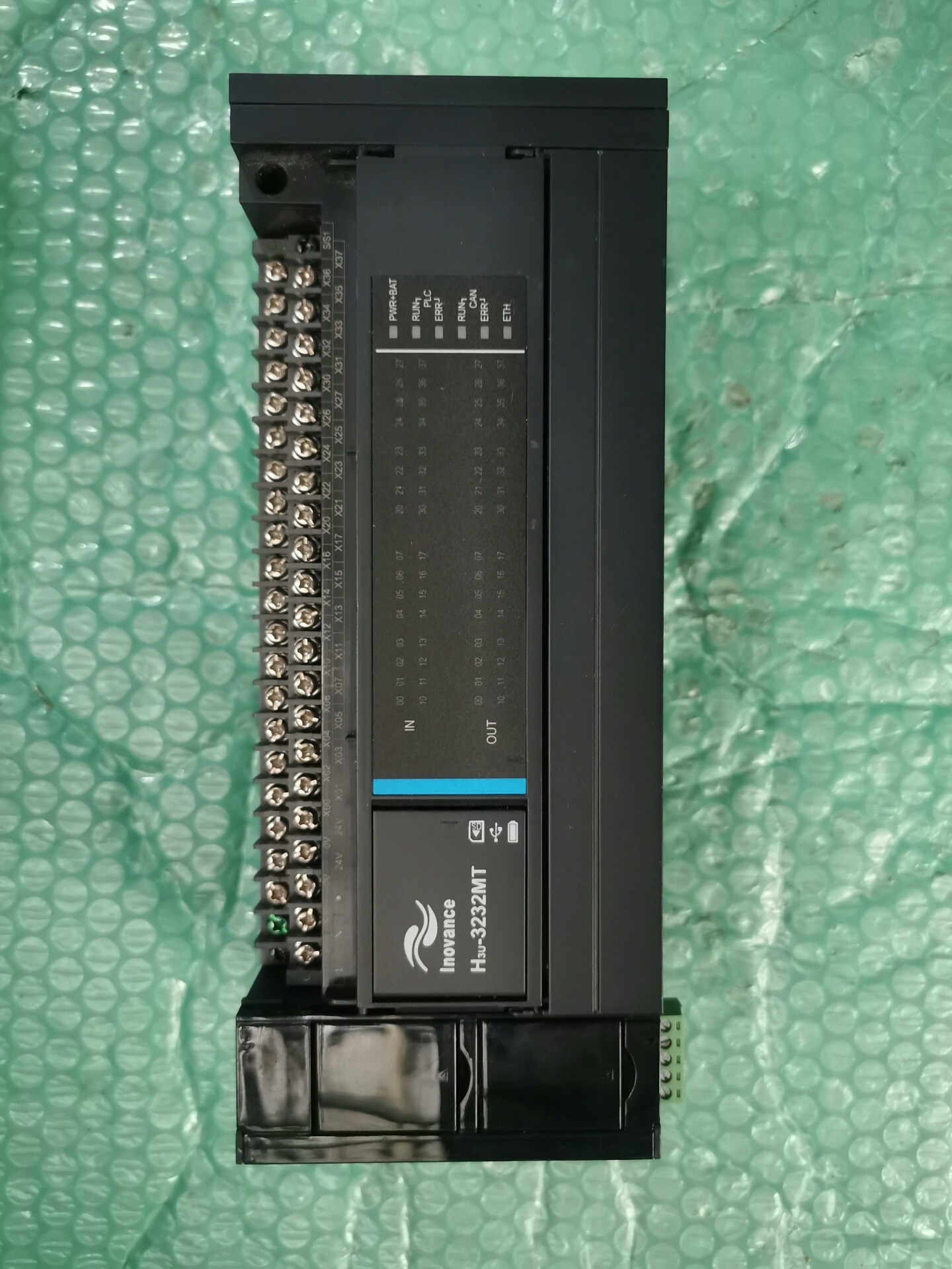 汇川H3U-3232MT 拆机现货，成色很好，少一边盖板。实