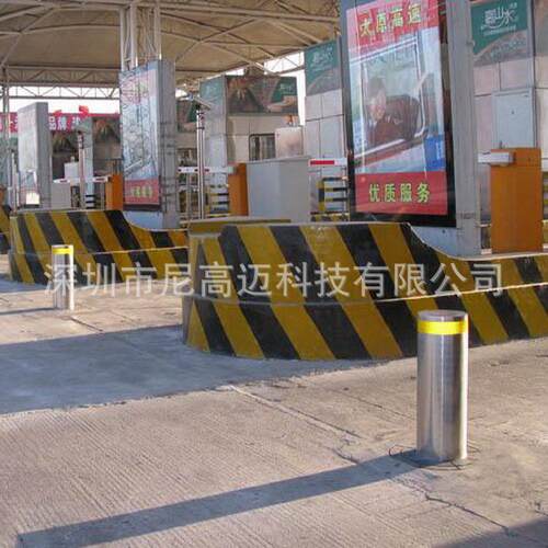 高速公路分隔式自动升降柱路障成品可拆卸移动路桩半自动液压护柱