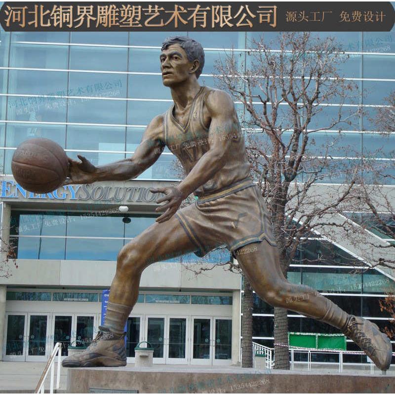 打篮球踢足球铸铜人物雕塑体育馆校园操场运动员文化主题公园景观