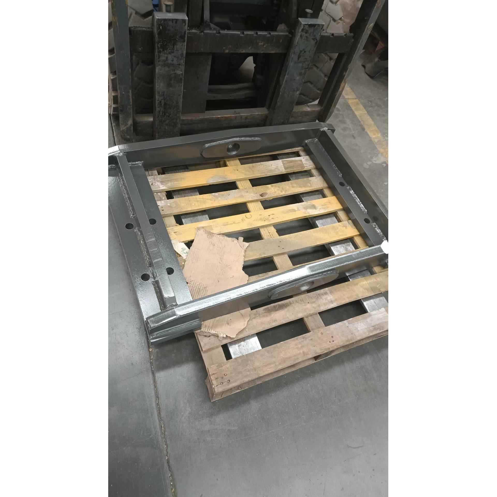 装载机铲斗副车架发动机护罩