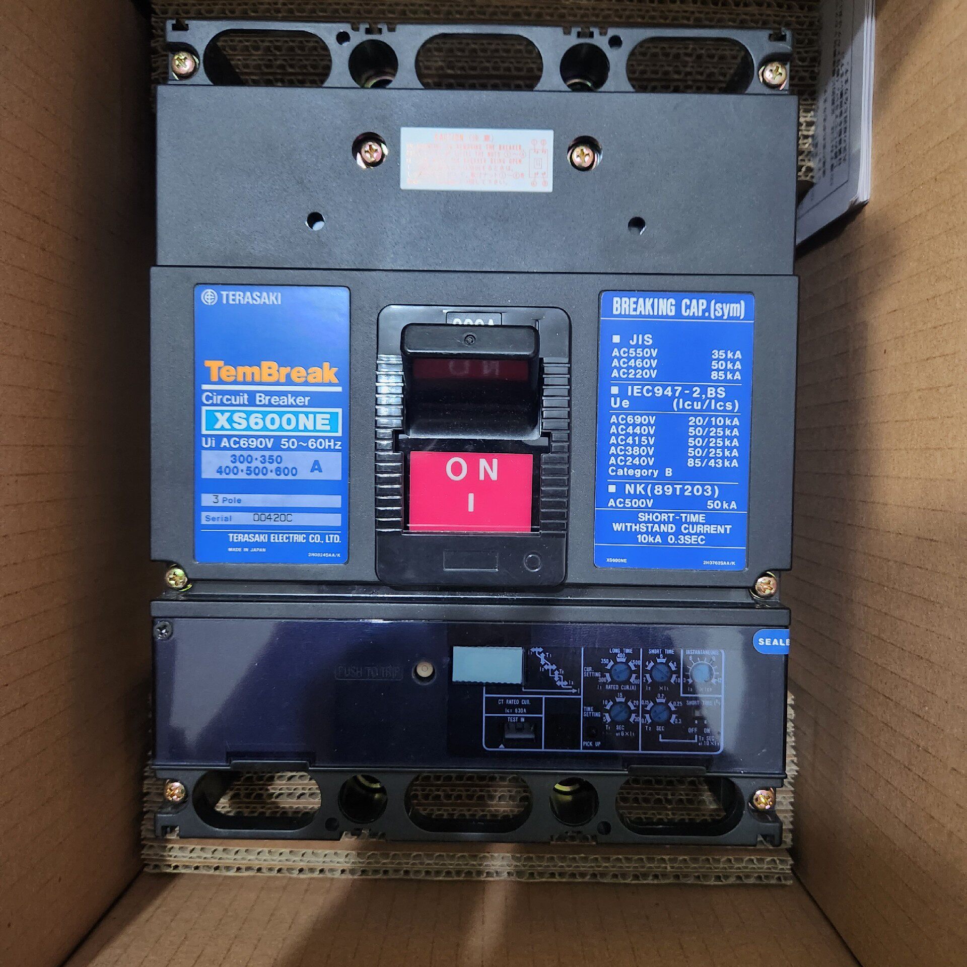 日本寺琦断路器XS600NE 3P插入式300-600A可调