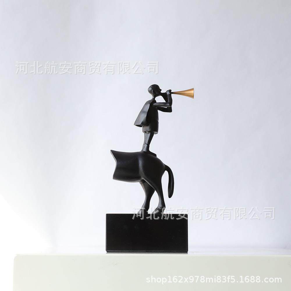 现代简约创意吹乐器人物摆件样板房售楼处家居桌面儿童房软装饰品
