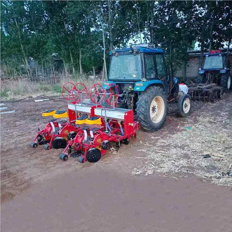 河南米免扣米膜种机播可加滴灌玉喷药四轮车891带玉大豆精播机