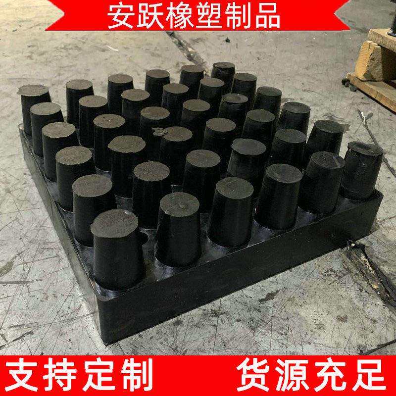 生产钉型氯丁橡胶板丁晴软木承压垫板高弹性橡胶垫减震块
