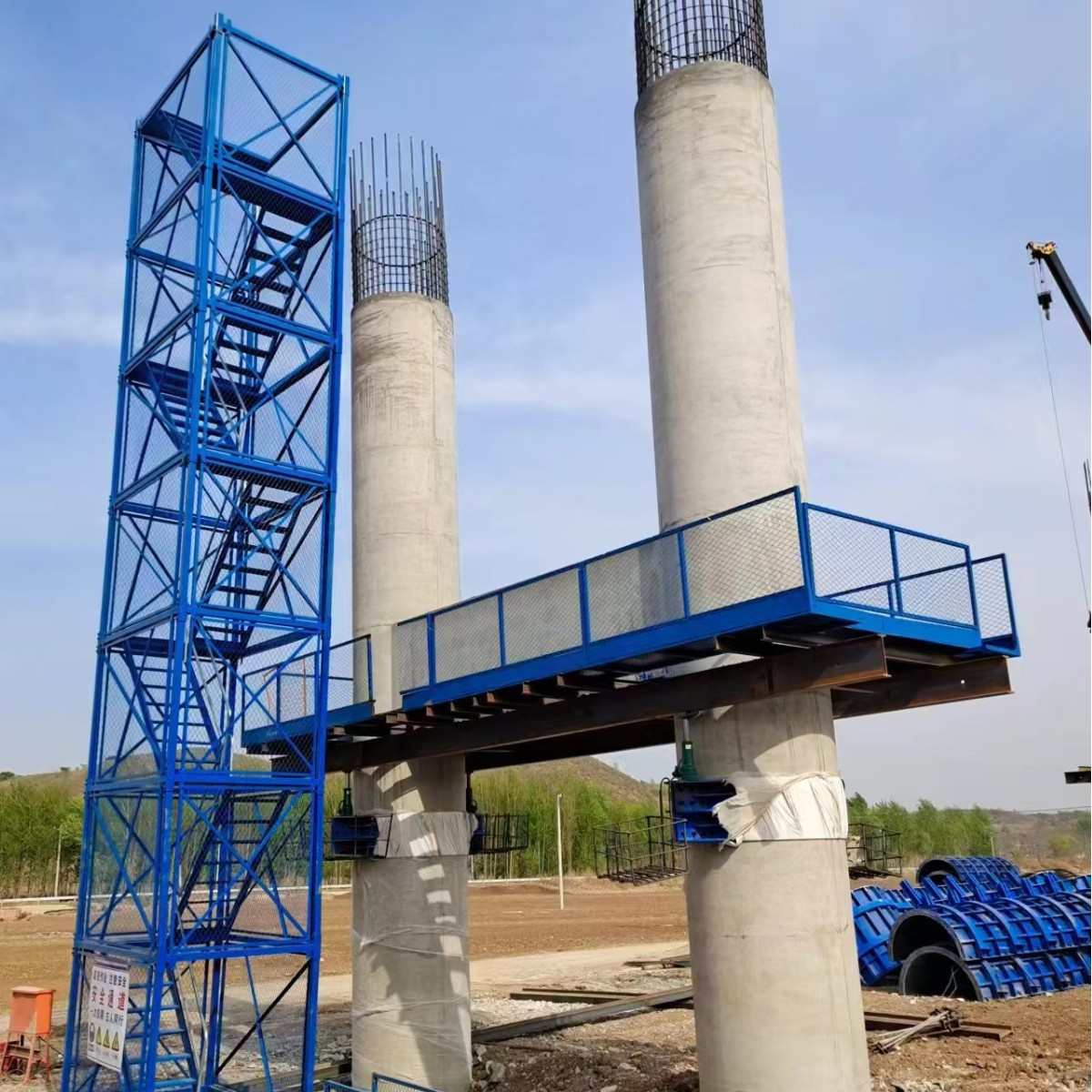 桥梁施工盖梁平台爬梯连接路桥安全梯笼操作平台建筑墩柱施工平台