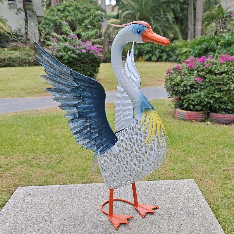 花园庭院摆件园艺陈设装饰金属工艺品户外彩绘天鹅摆件带太阳能灯
