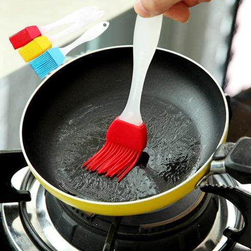 Oil brush made of silicone, suitable for food use. It is a b