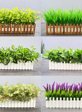 采购产品模拟绿色植物，假花，塑料花束，栅栏，花卉套装，装饰品